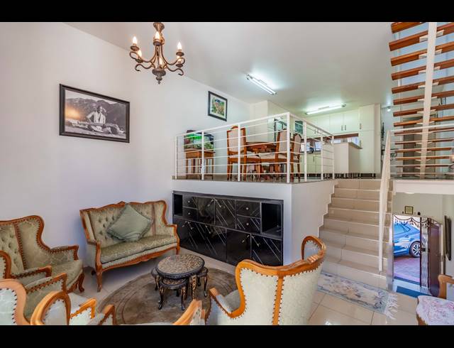 4 BEDROOM DUPLEX FOR SALE IN RESERVOIR HILLS